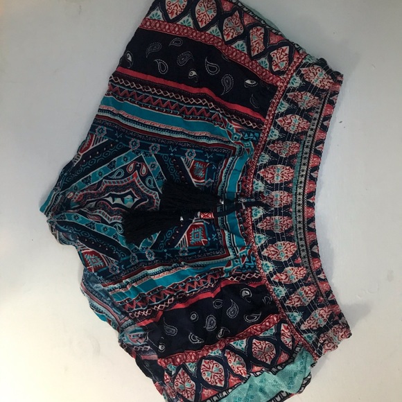 patterned flowy shorts - Picture 2 of 3